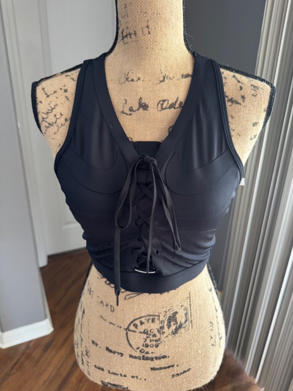 Nike Air Black Lace-Up Cropped Tank Top Women's Size Large - Picture 2 of 12